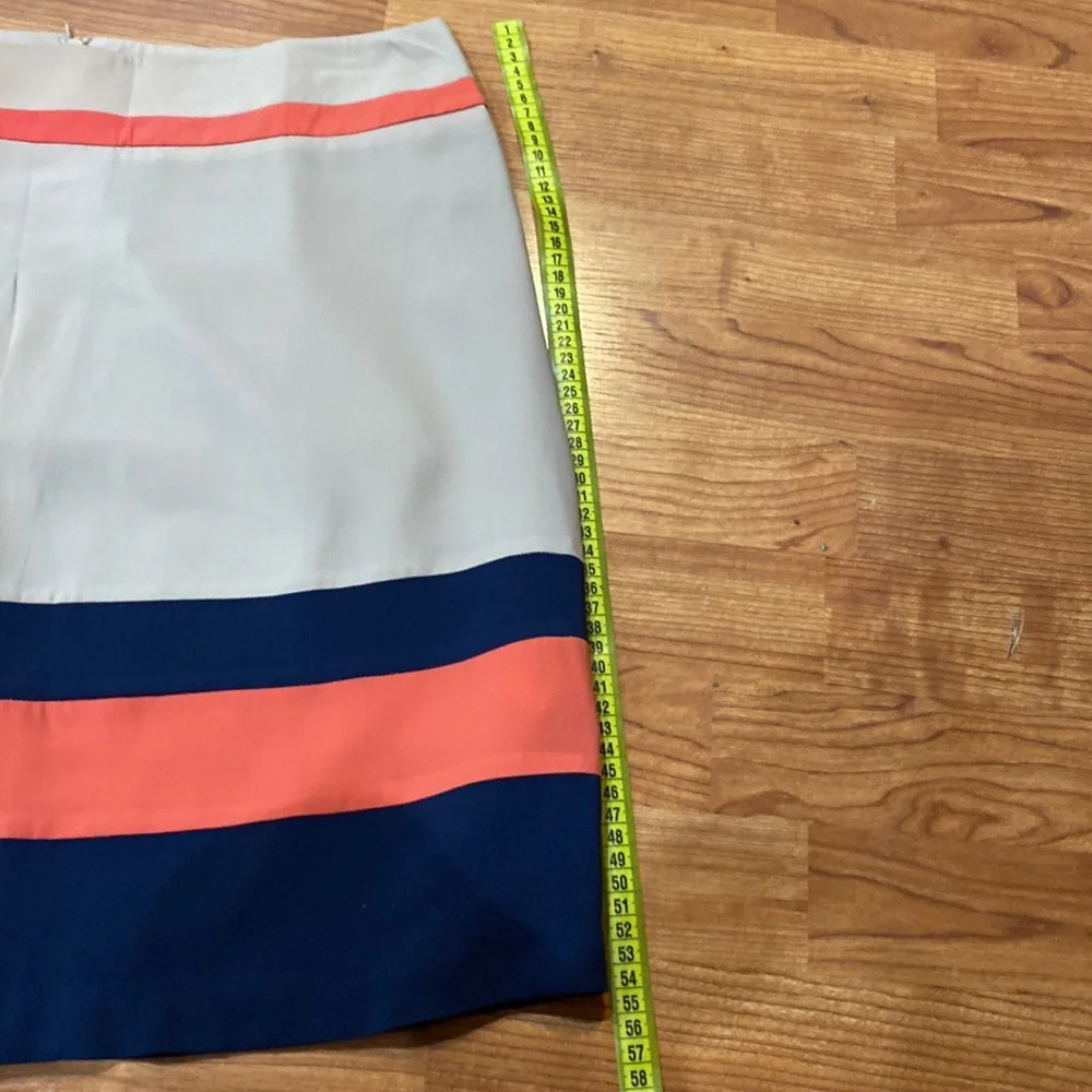 Very soft lined skirt with three pleads on the side. Size 4
